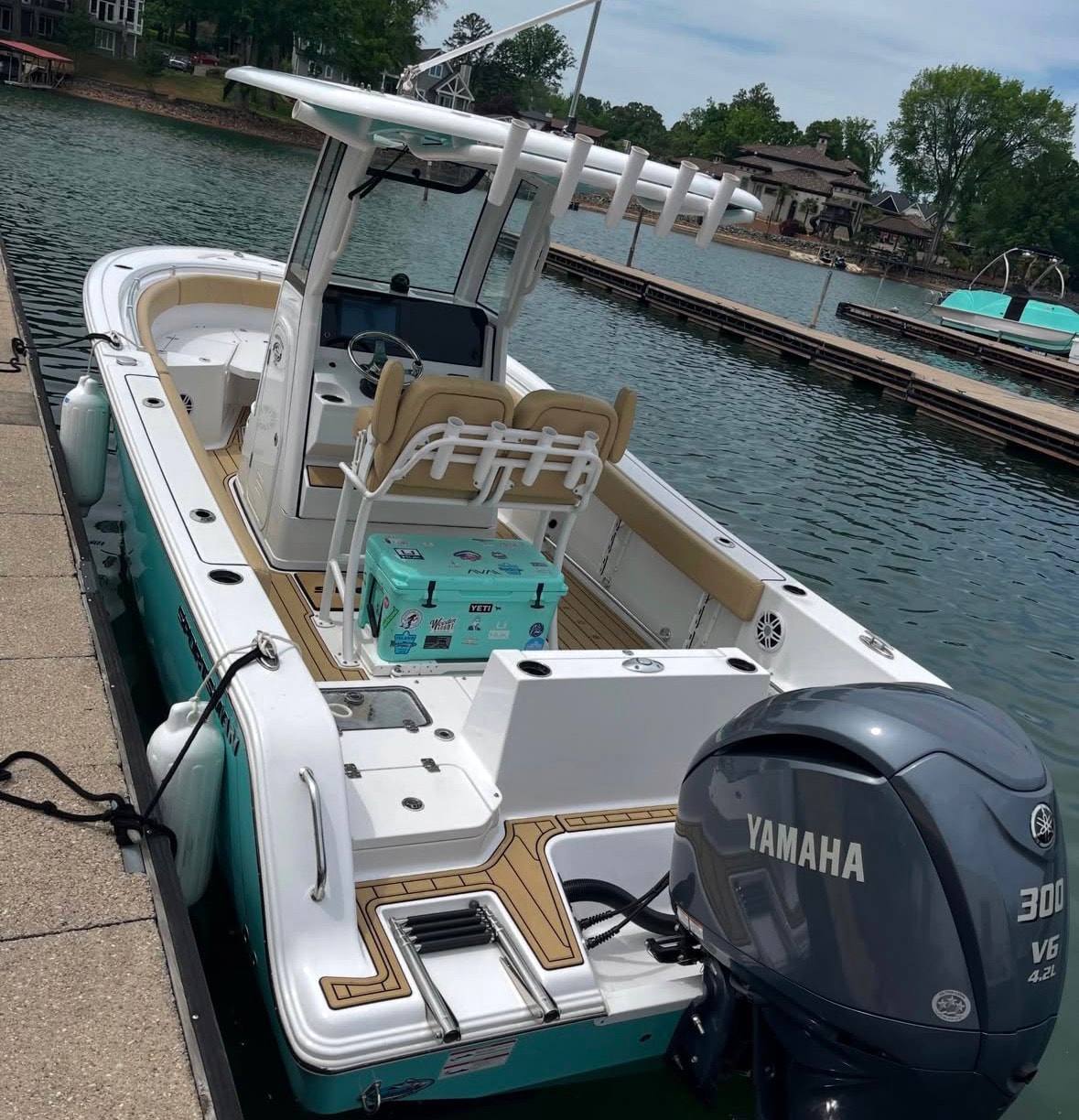 Stern deck with Yamaha 300 engine